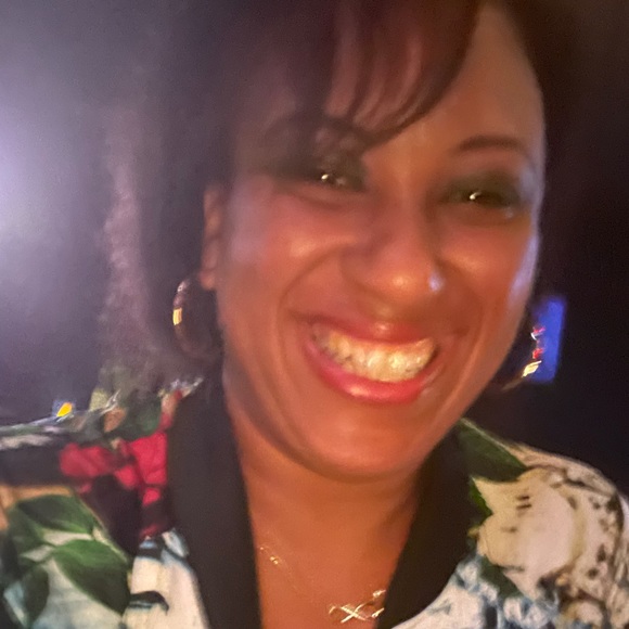 Meet your Posh Ambassador, Candice - Picture 5 of 12